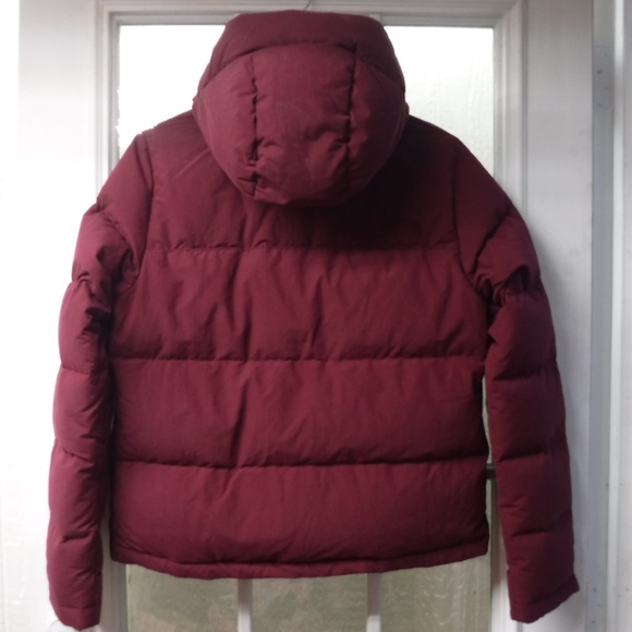 The North Face 550 Burgundy Color Hoodie Down Puffer Jacket - Picture 3 of 10